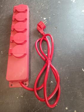 Rode Stekkerdoos met 5 Stopcontacten (doos 10 stuks)