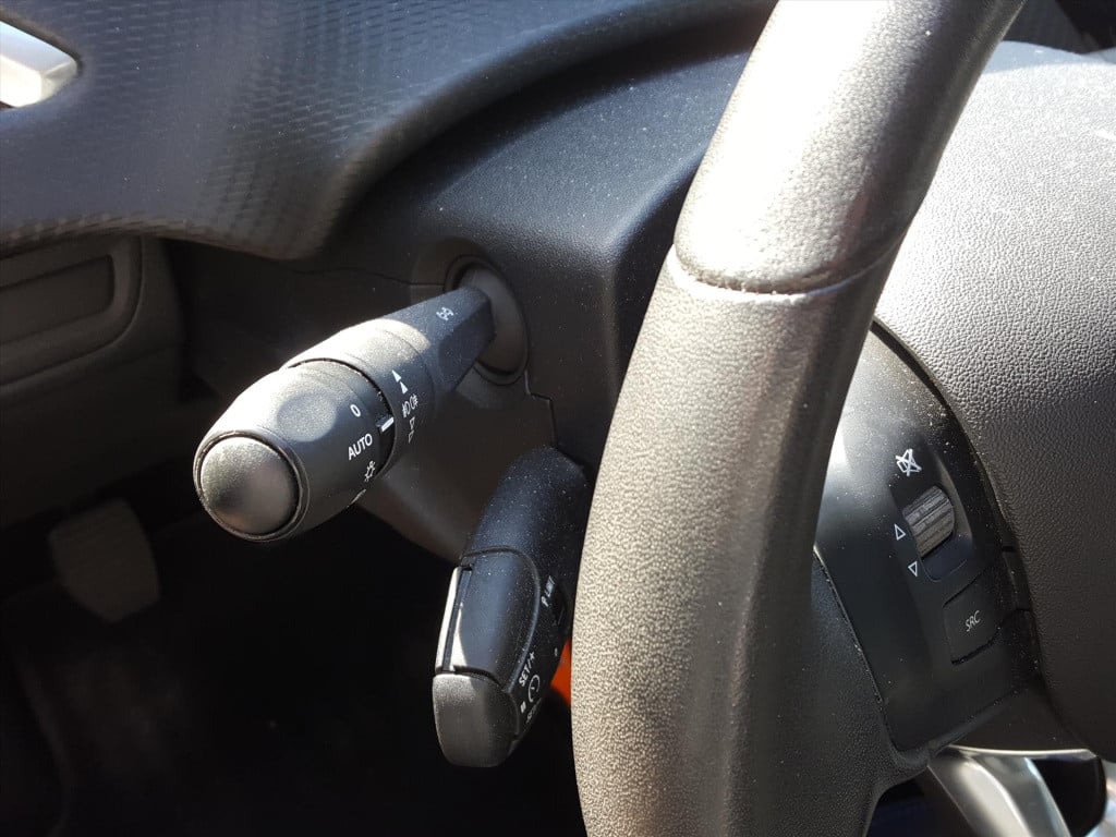 Peugeot 208 1.2 puretech 82pk signature navigatie | apple carplay & android