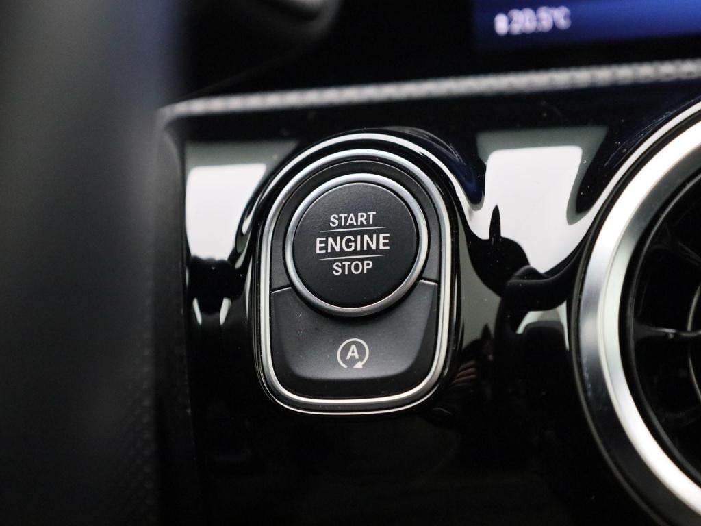 Mercedes-Benz A-Klasse 180 business line | automaat | panorama dak | leder 