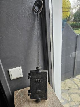 Mooi antiek wafelijzer voor open vuur of op een fornuis