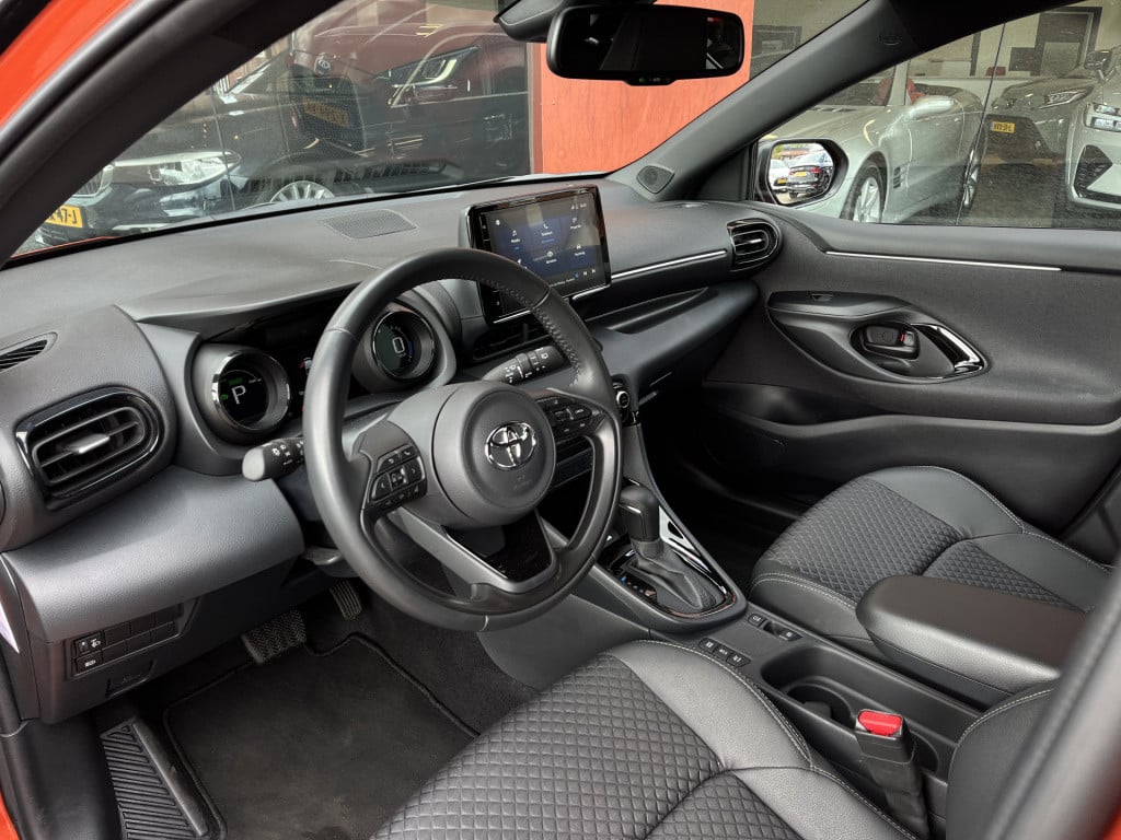 Toyota Yaris 1.5 hybrid executive | carplay | navi | stoelverw. | acc