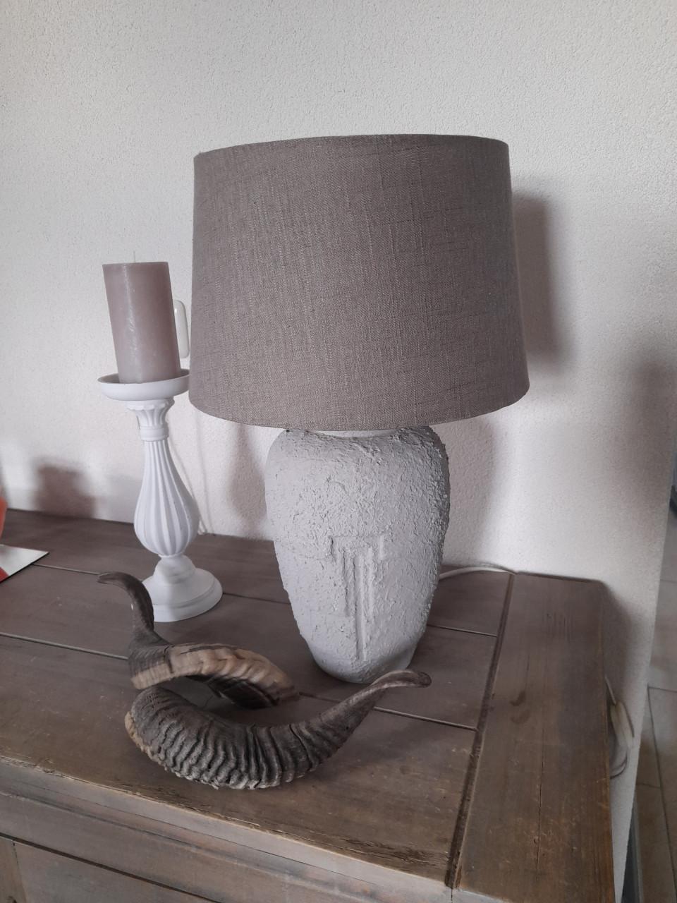 Leuke lamp 50cm hoog ( in goede nette staat )  Kap is 30 breed