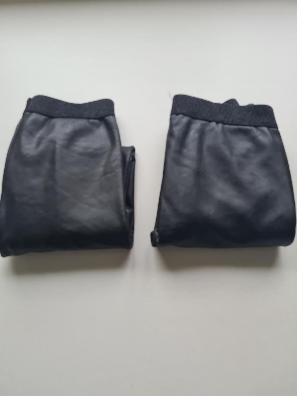 2 zwarte Pu leren skinny broeken Maat 110-116