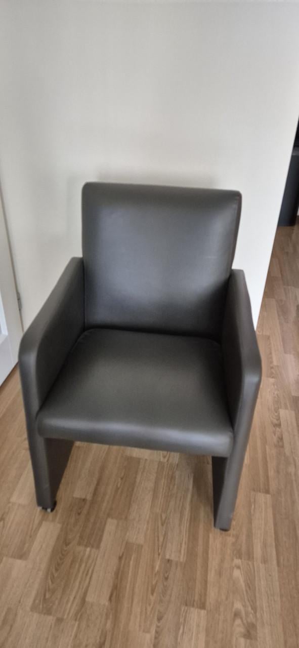 4 eetkamer stoelen