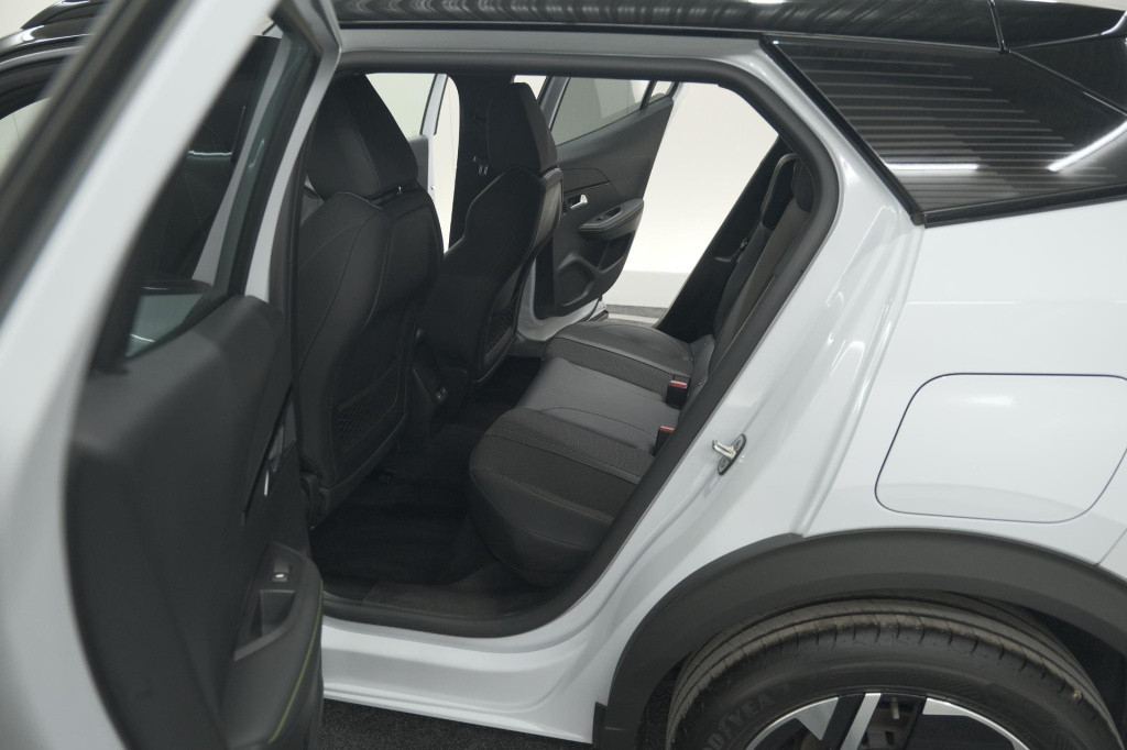 Peugeot 2008 puretech 130 eat8 gt | camera | apple carplay | parkeersensore