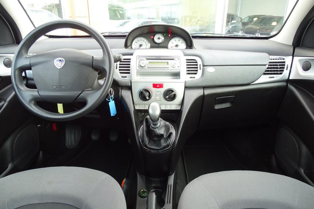 Lancia Y(psilon) 1.2 argento 60-pk 3-drs