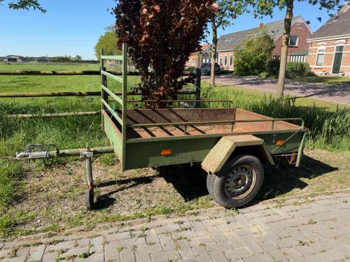 Stalen aanhangwagen 124x204 bak.