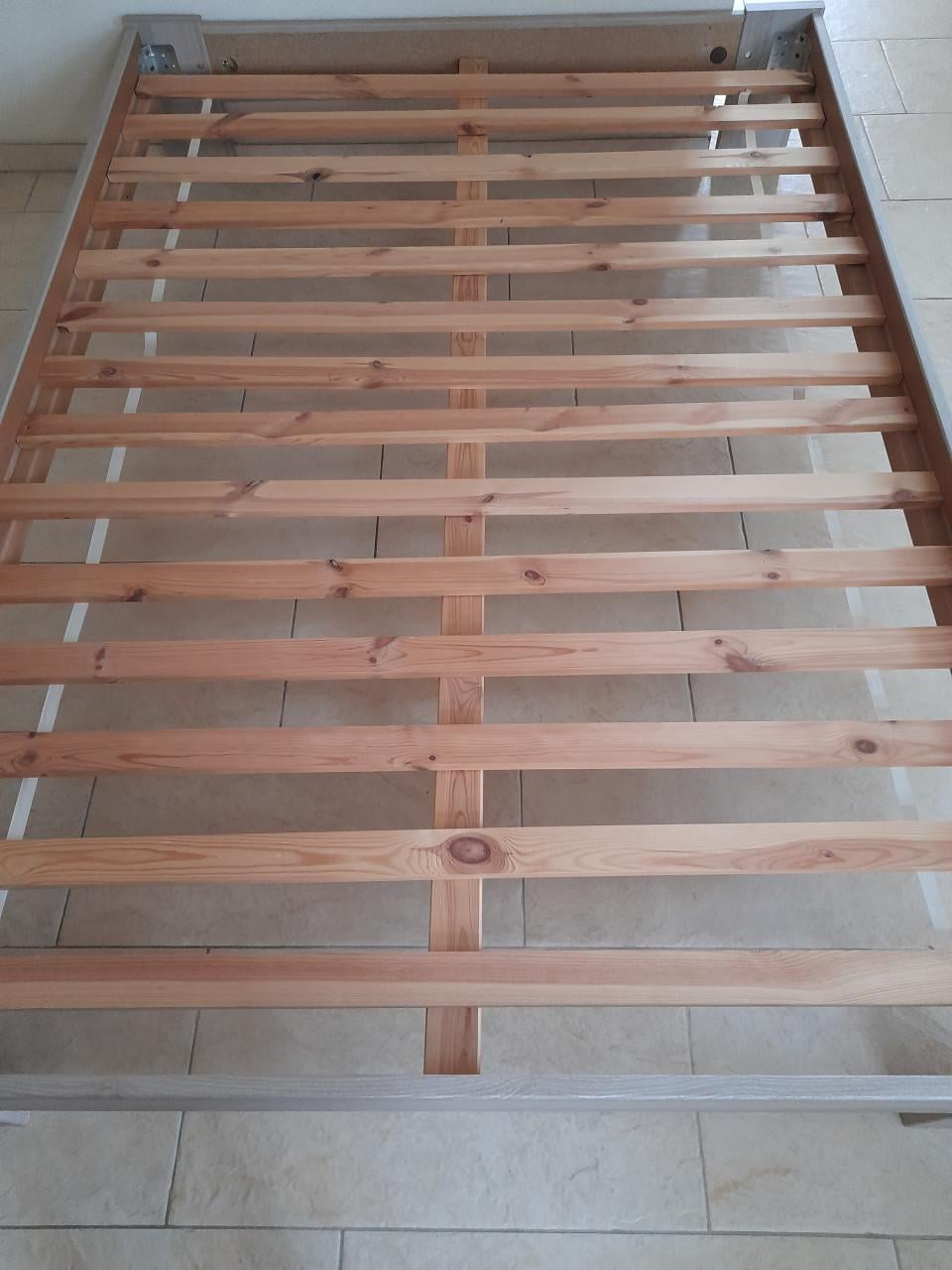 Mooi bed 140 x 200 (in goede nette staat )