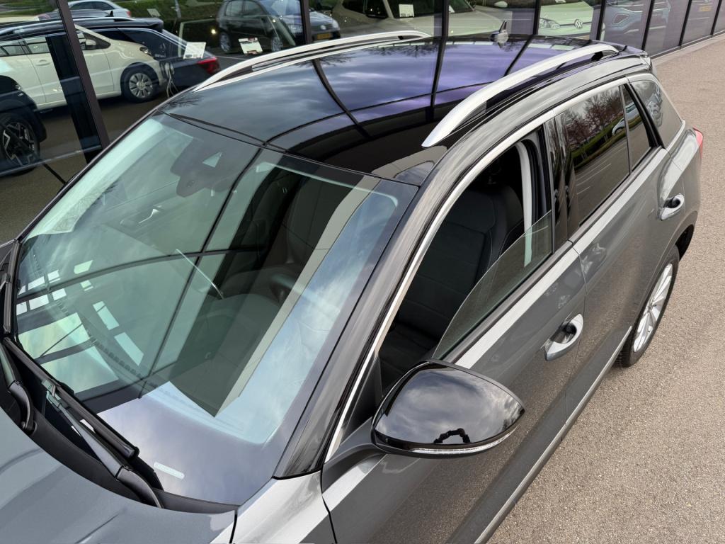 Volkswagen T-roc 1.5 tsi 150pk dsg style | trekhaak | navi | iq light | ada