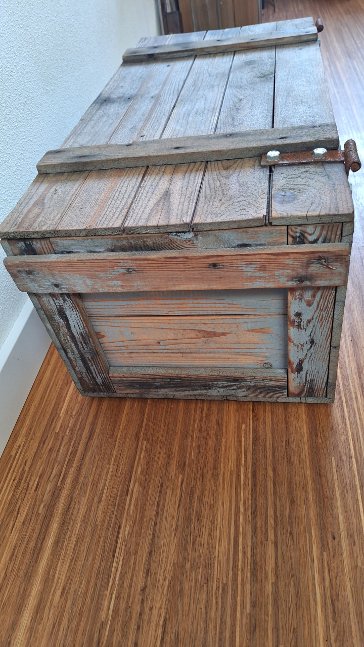 Oude houten dienstkist