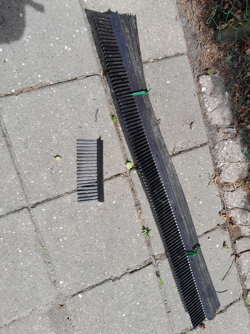Kunststof borderrand,vogelweringstrips,parasolvoet,tuinsproeier enz