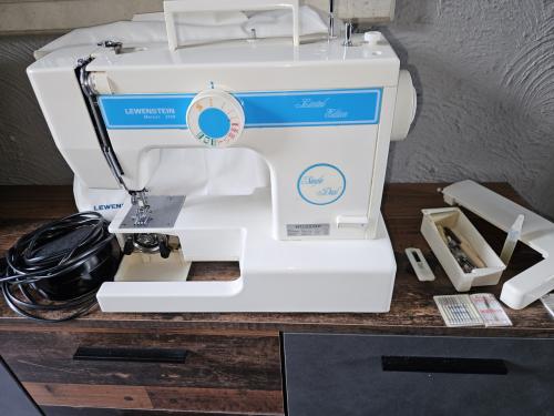 Werkende krachtige Lewenstein Melson 3106 Naaimachine - Limited Edition