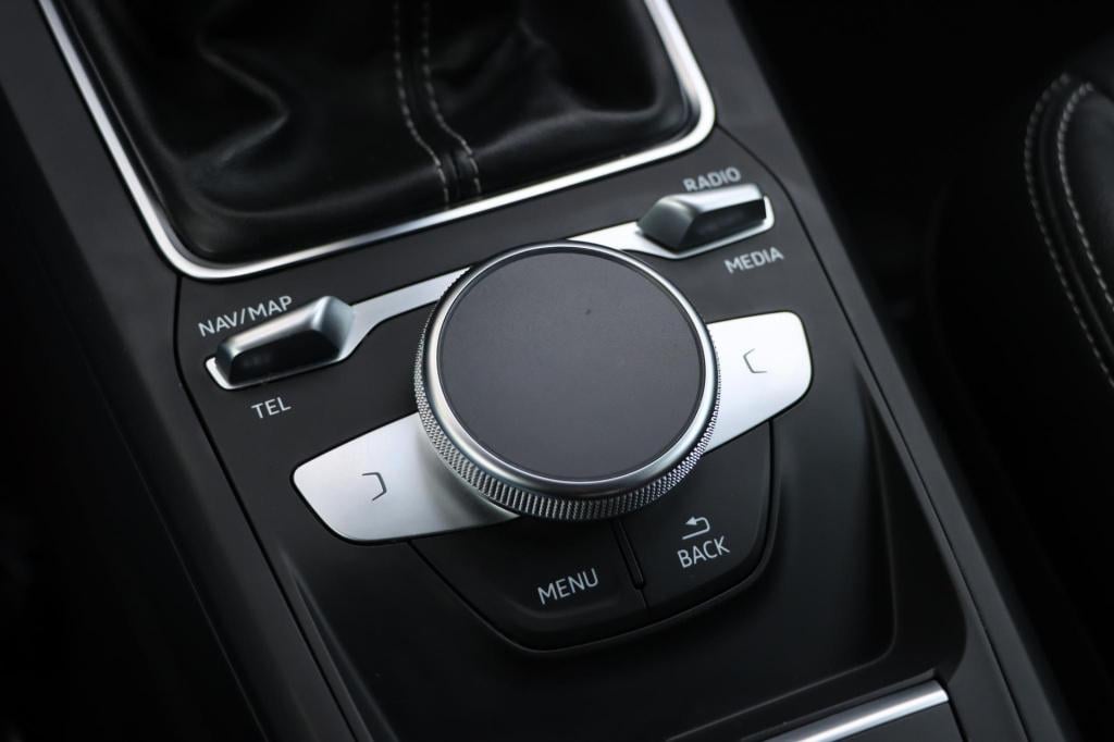 Audi Q2 30 tfsi s edition 110pk | navi | stoelverwarming