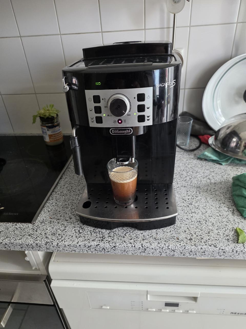 Te koop koffieapparaat in goede staat lekt kleinebijte