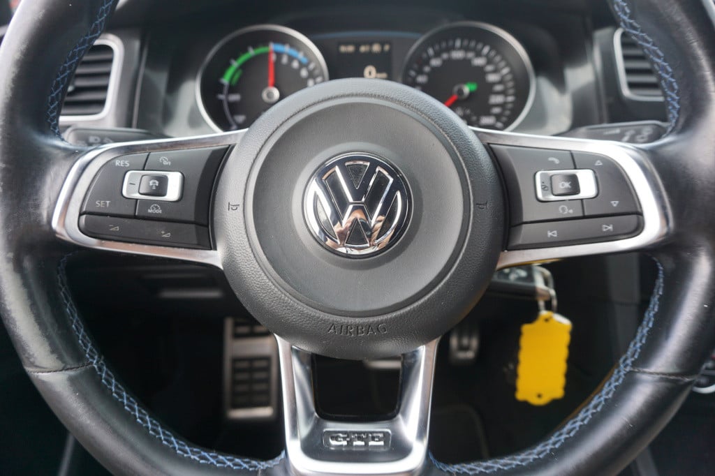 Volkswagen Golf 1.4 tsi gte airco / navi / stoelverw. / acc / parkeers. / e