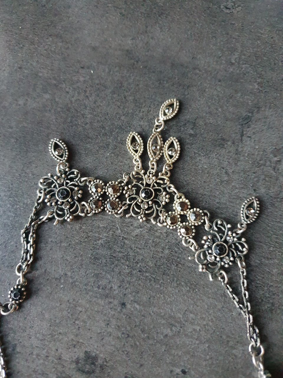 Prachtige antieke rouw ketting met zwarte stenen, in zeer goede staat...