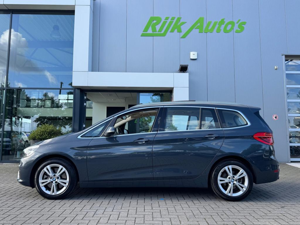BMW 2-serie gran tourer 220i luxury 7p. * trekhaak * leer * panoramadak * n