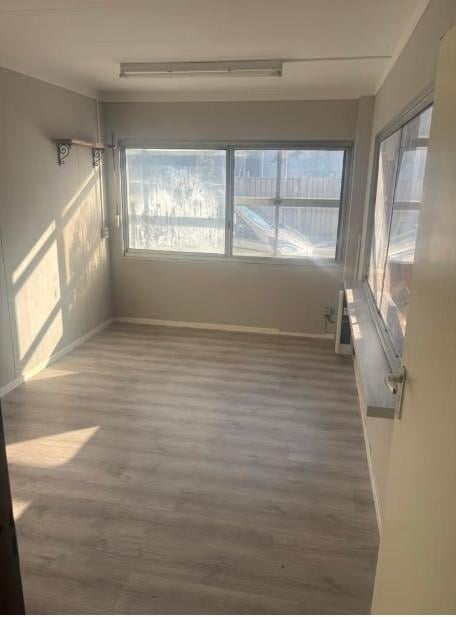 Nette keet / kantoorunit / schaftruimte / noodwoning