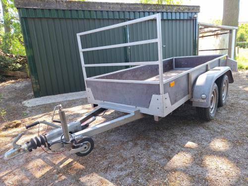 Hapert  dubbel as aanhangwagen geremd