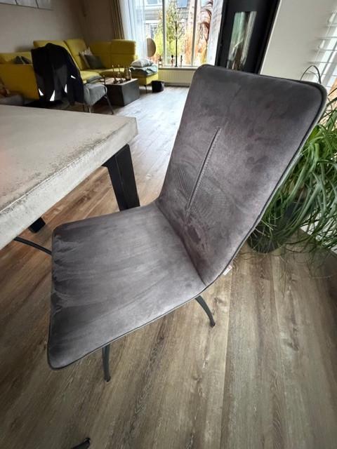 Eetkamertafel met 6 stoelen