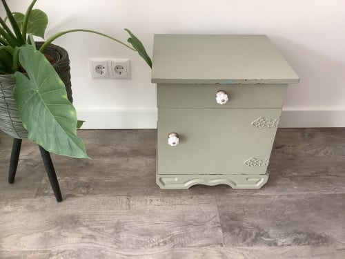 Slaapkamer Set: Brocant Kastje + Brocante Tafel met Stoel