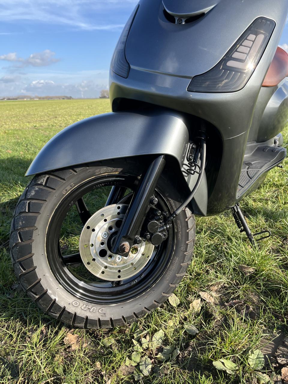 Mooie Sym Fiddle ( blauw kenteken )