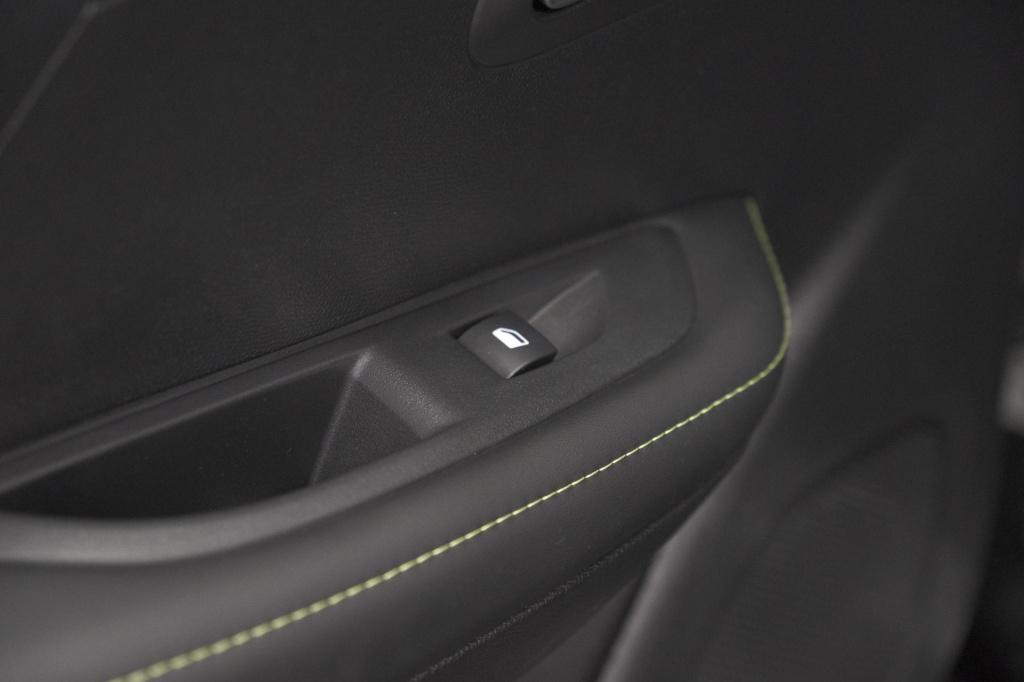 Peugeot 208 1.2 hybrid 145 e-dcs6 gt | alcantara pakket | camera | apple ca