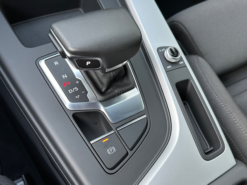 Audi A4 avant 40 tfsi 204pk s-tronic s-line | led | black optiek | virtual 