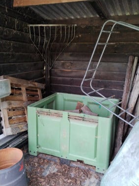 Groene voerbak