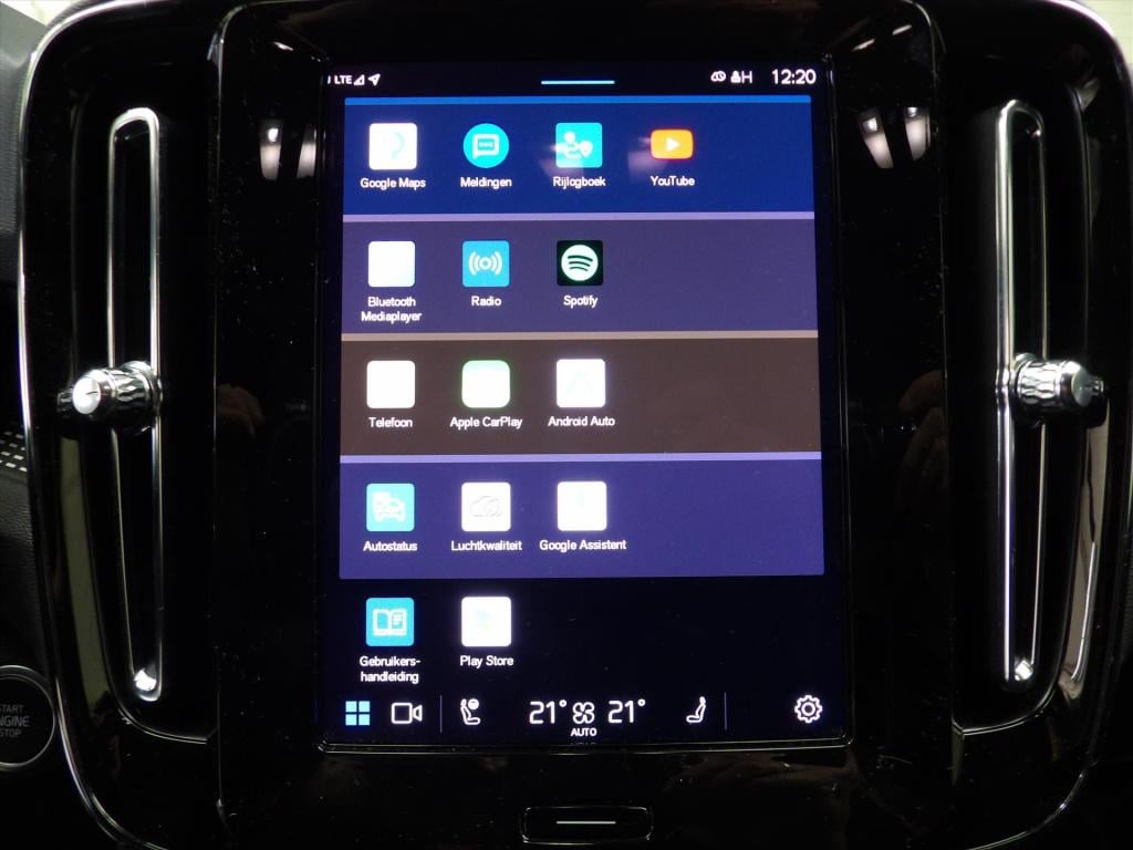 Volvo XC40 b3 163pk mild hybrid aut plus dark