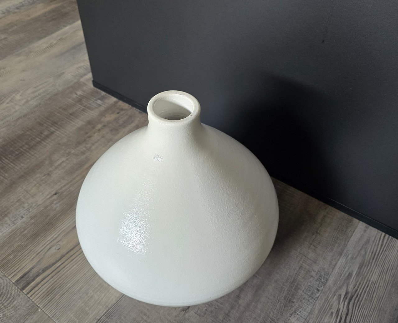 Witte vaas (circa 30 x 30 cm)