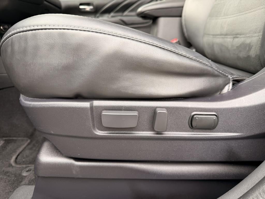 Mitsubishi Outlander 2.4 phev intense+ | navigatie | cruise control (adapti