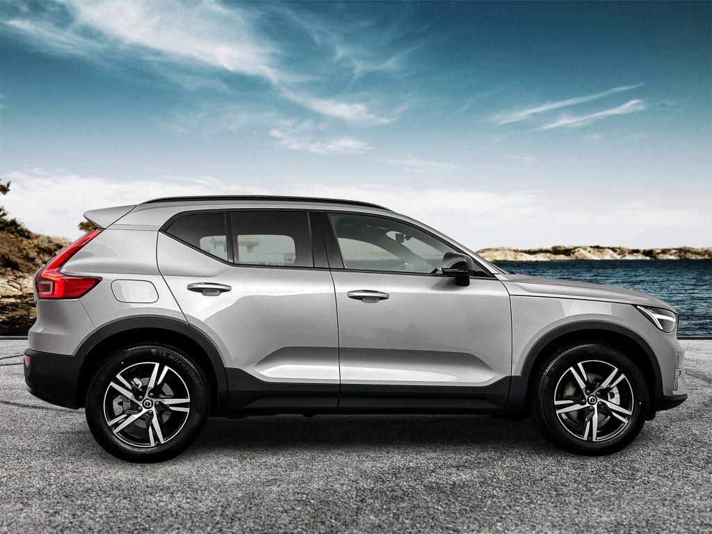 Volvo XC40 b4 197pk plus dark| pano| trekhaak| camera| elek.stoelen
