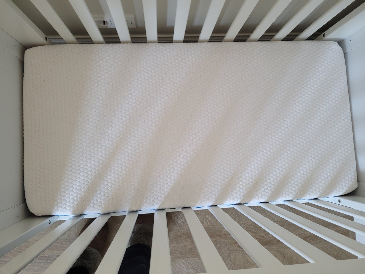 Ledikant met Aerosleep matras, toppers en lakens