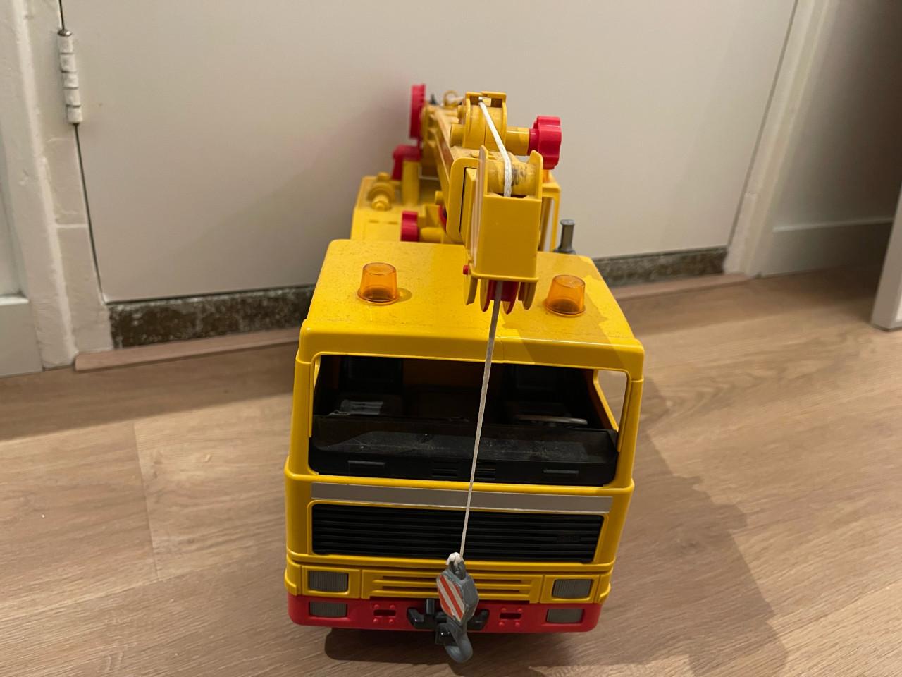 Bruder hijskraan vrachtwagen – stevige speelgoed kraan