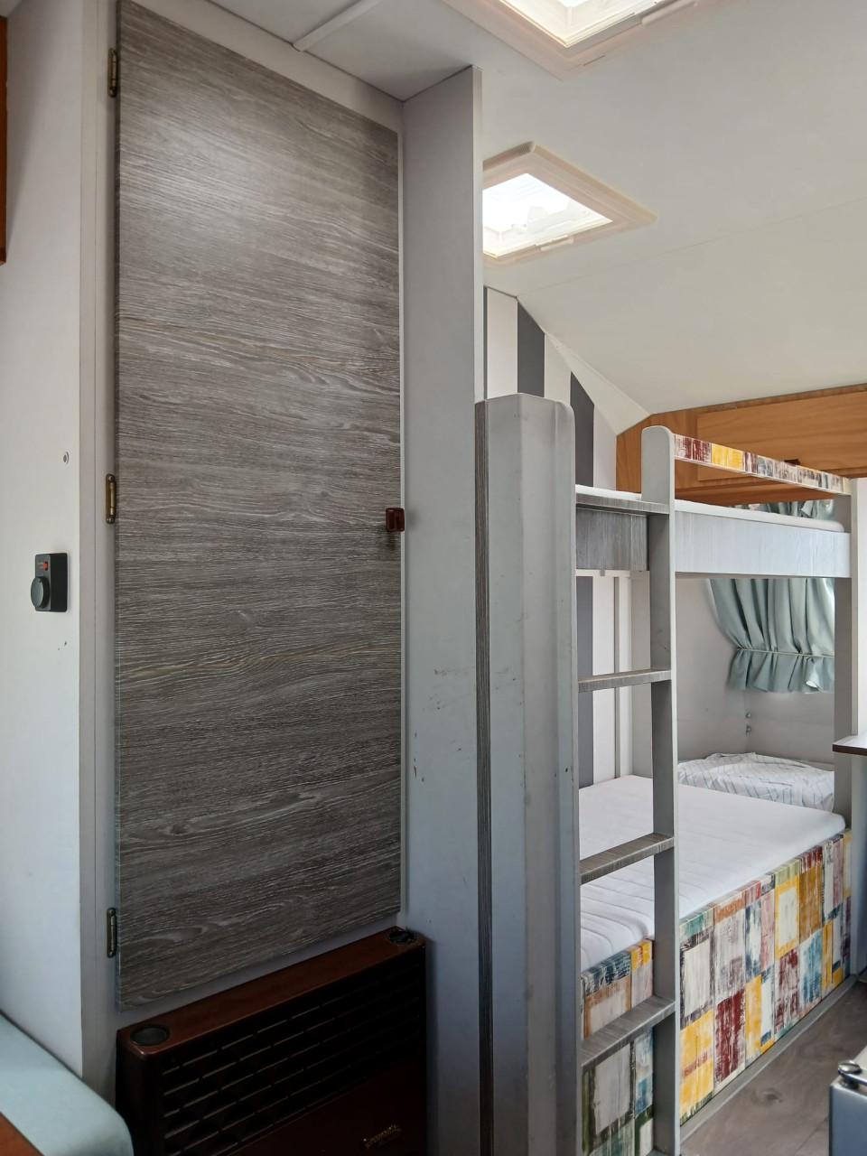 Vintage caravan Avento 395 T Luxe met stapelbed en voortent