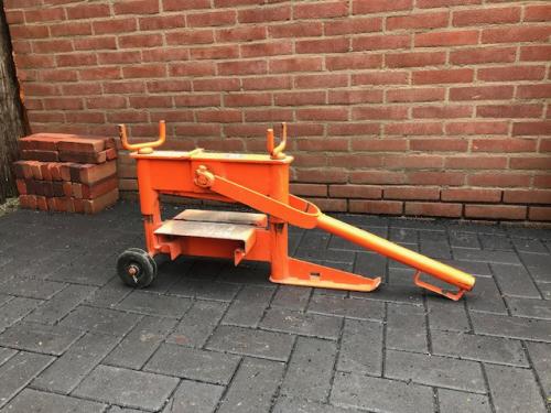 Stenenknipper Te huur