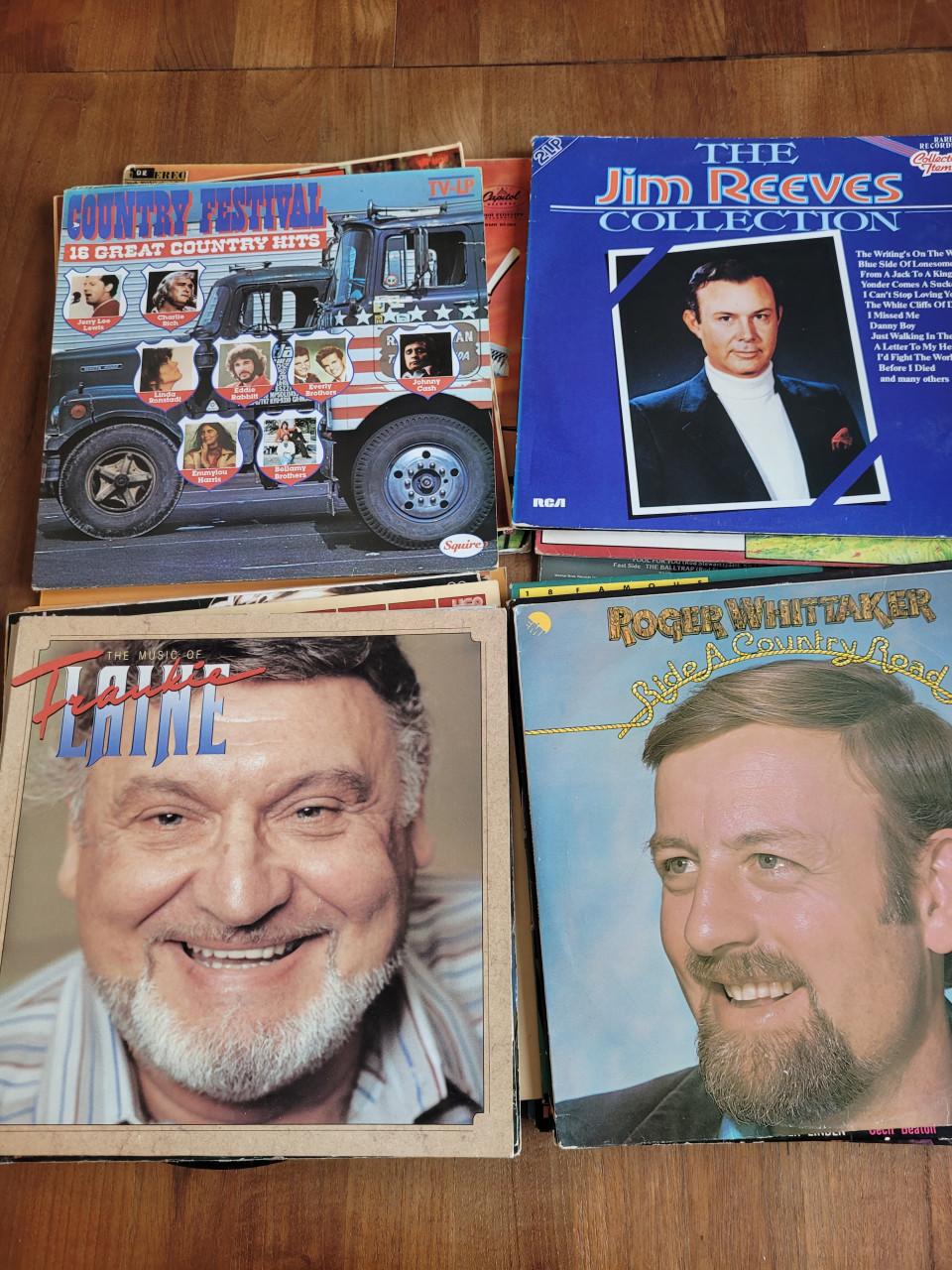 Stapel van 24 LP's Diverse genres