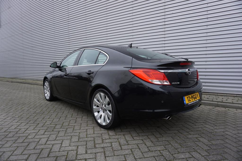Opel Insignia 1.6 t sport climate / navi / cruise / leder / parkeers. / sto