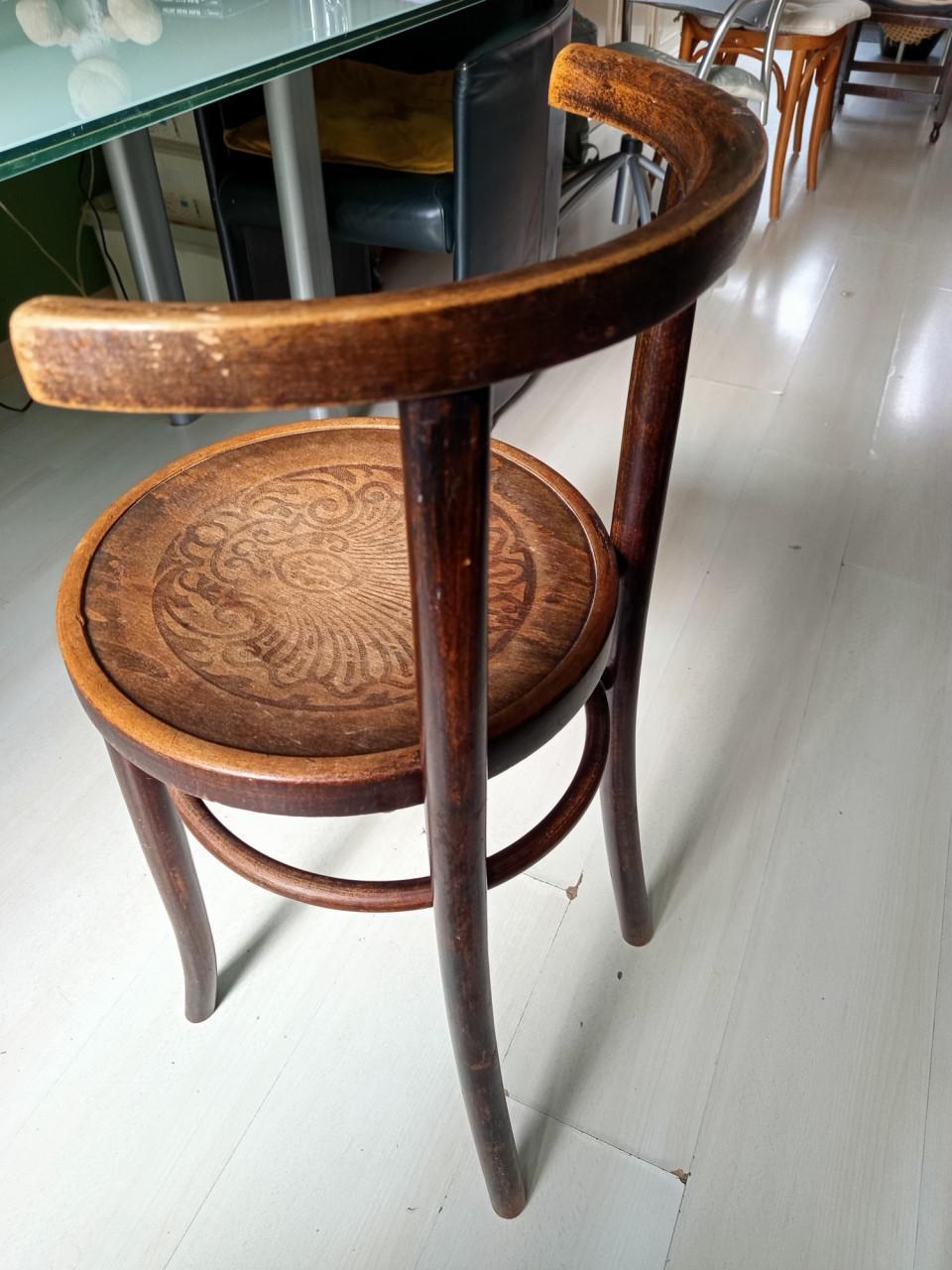 Antieke Weense Thonet-stijl stoel reliëfzitting (ca. 1900)