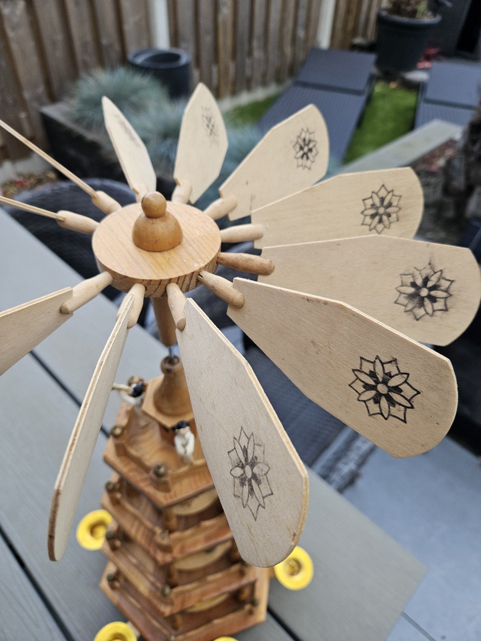 Prachtige grote duitse houten kerstpiramide afkomstig uit het ertsgebergte