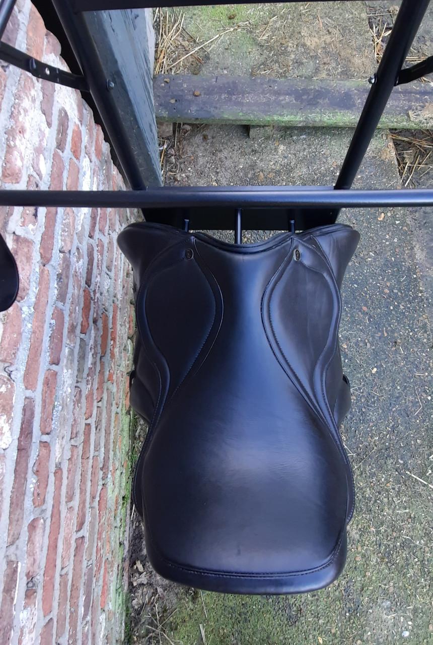 Eventingzadel/springzadel zwart 17 inch