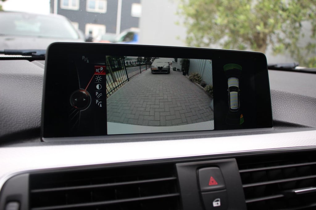 BMW 3-serie touring 318i m sport edition aut. - navi groot - adap led - pdc