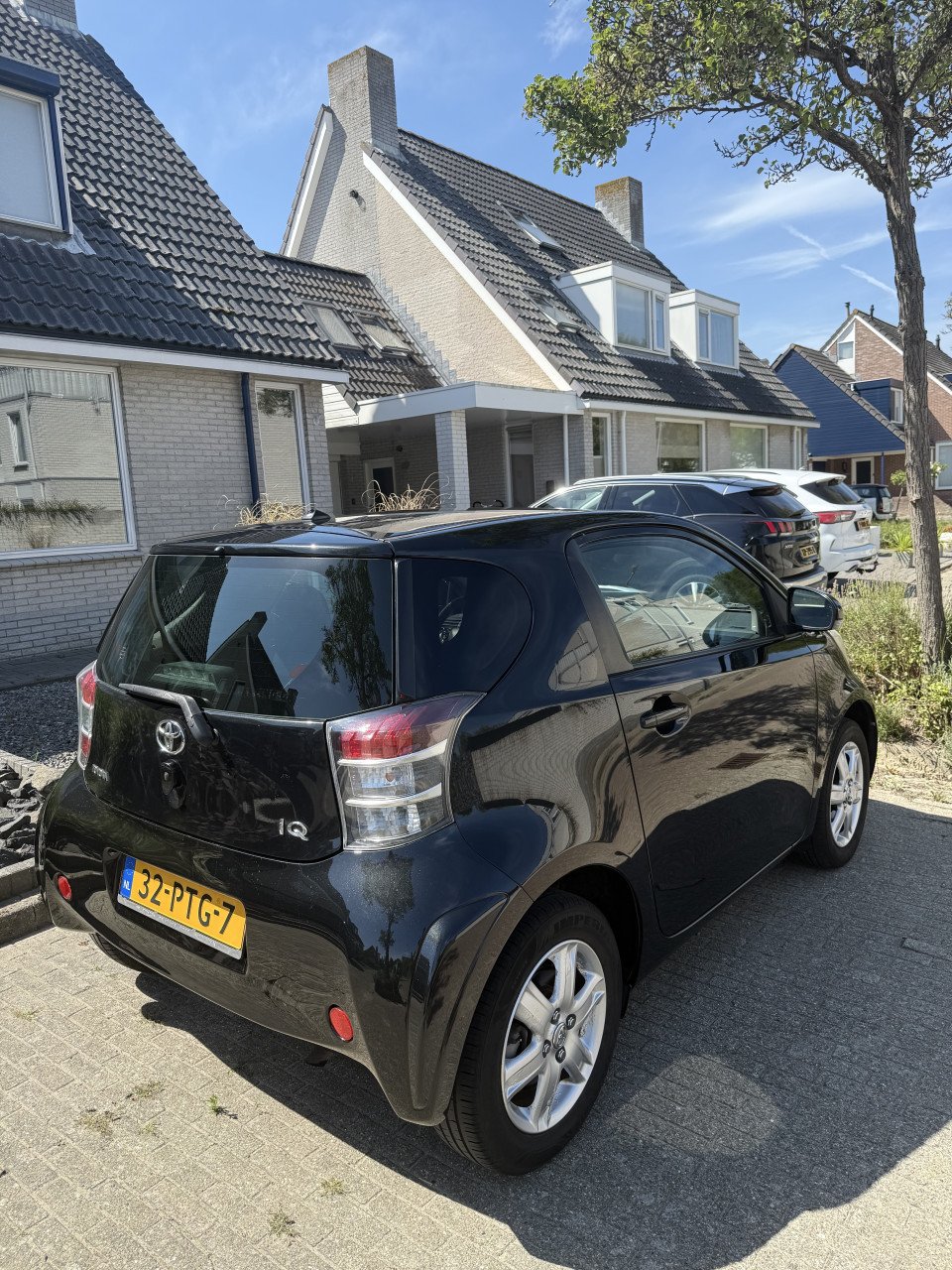 Toyota IQ 1.0 VVTi 2011 Zwart AUTOMAAT / NAVIGATIE