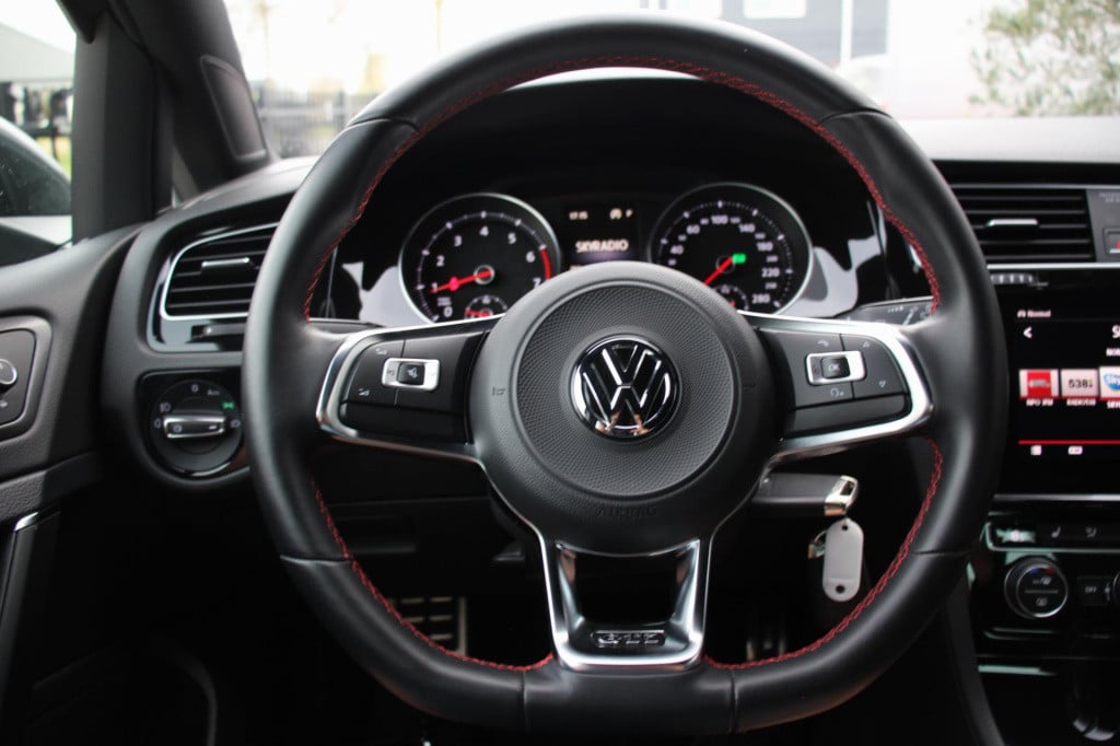 Volkswagen Golf 2.0 tsi gti - h&r - dsg - led/matrix - pdc rondom - disc+ -