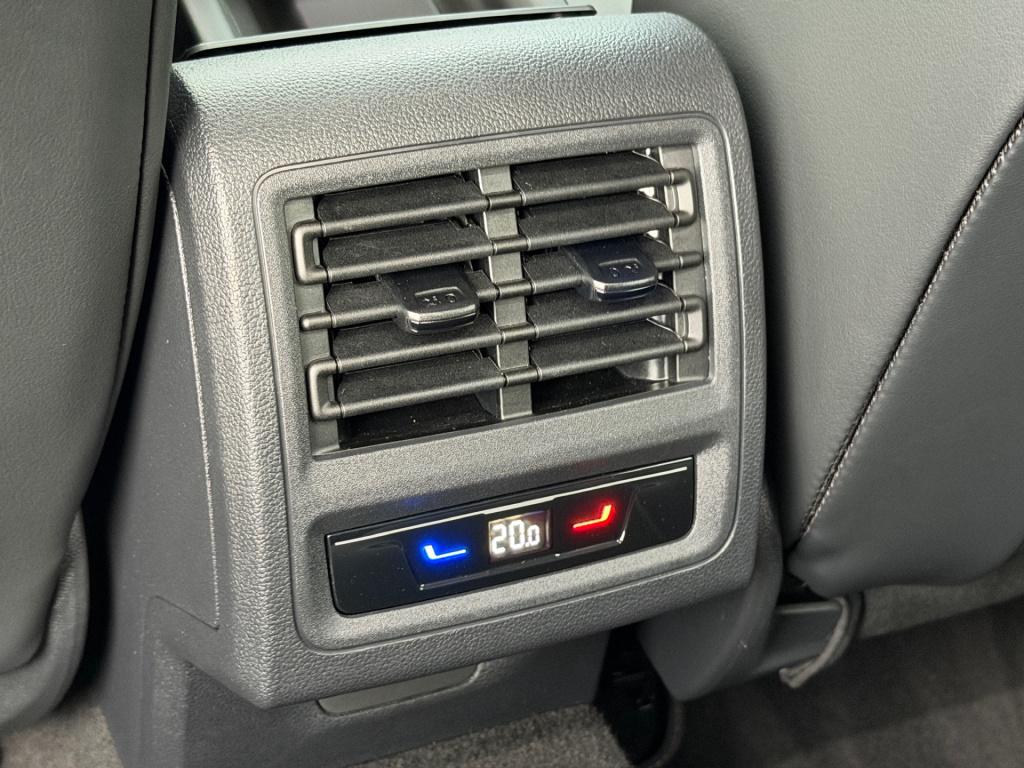 Volkswagen Golf 1.5 ehybrid style | trekhaak | camera | iq light | head up 