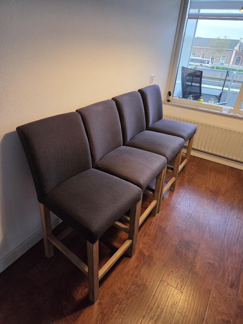 Set van 4 barkrukken met stoffen bekleding