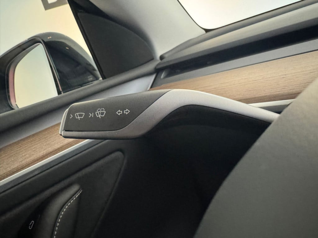 Tesla Model Y long range awd 75 kwh