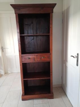 Mooie antieke boekenkast  82 x 41 x 200 H ( in goede staat )
