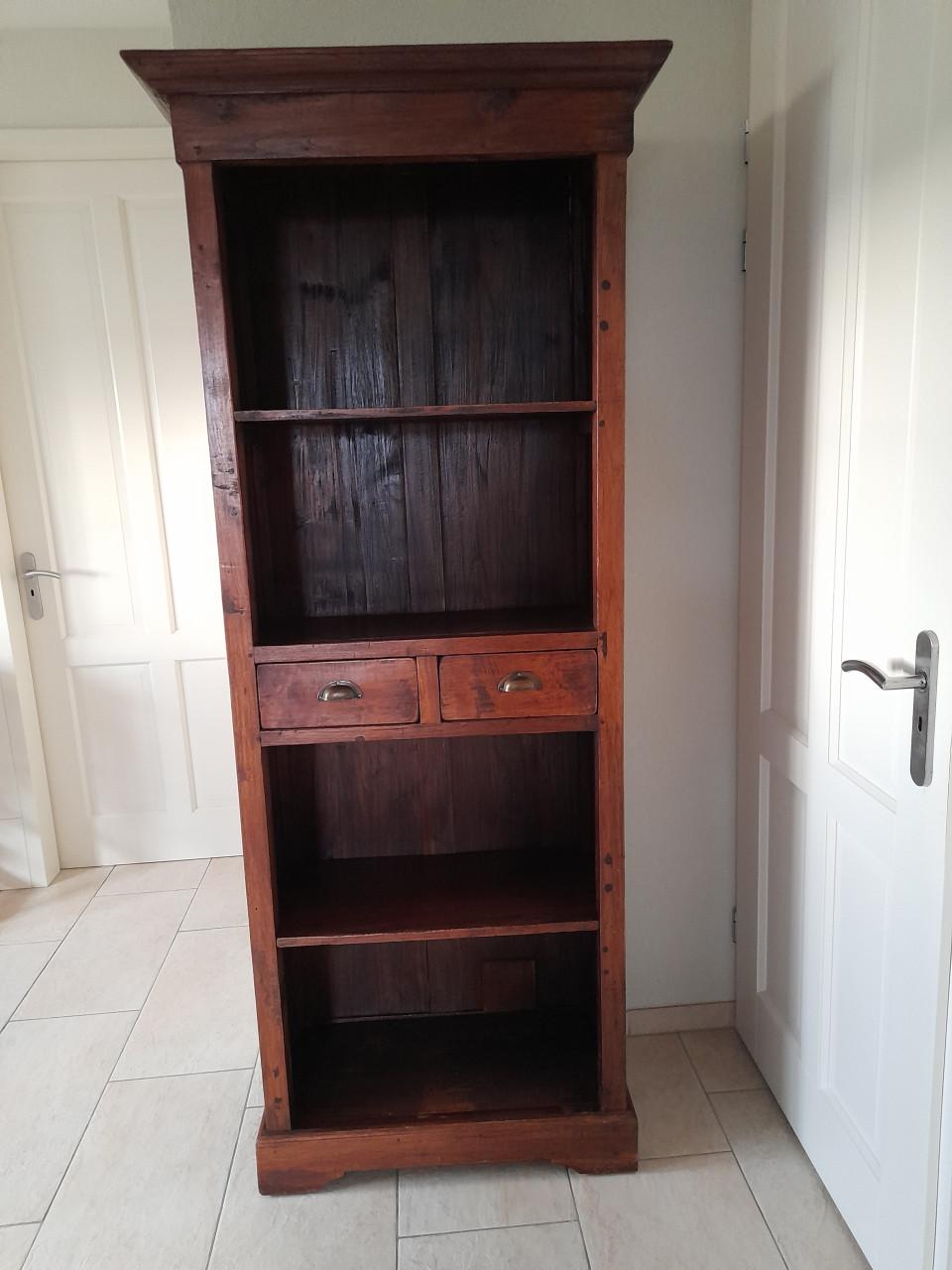 Mooie antieke boekenkast  82 x 41 x 200 H ( in goede staat )